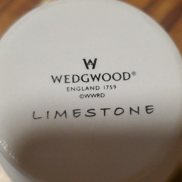 Wedgewood Natures Canvas Limestone Creamer England - Picture 7 of 7